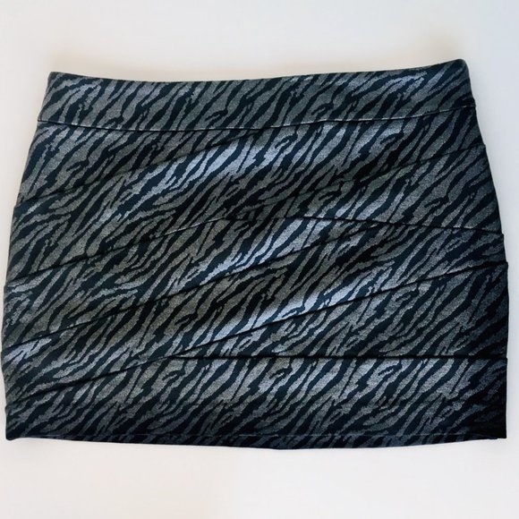 Express Dresses & Skirts - Express Tiger Stripe Mini Skirt Size 8